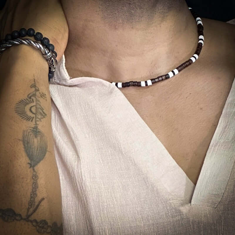 THE MEN THING Pearl / Bead Necklace BROWN TIGER COCO - Seed Beaded Necklace - Brown and White Puka Shells - Stylish Necklace for Men and Boys (21 inches with adjustable cable chain)