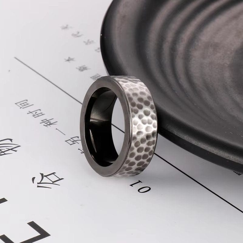 THE MEN THING Rings BLACK TITANIUM HAMMERED RING - Silver Ring - Pure Titanium Steel Ring for Men Size - 21