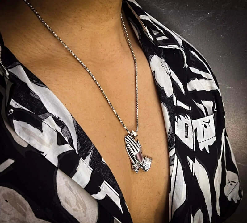 THE MEN THING SS Pendant/ Necklace APPLAUD - Alloy Pendant with Stainless Steel 24inch Round Box Chain, Milan trending Style for Men & Boy