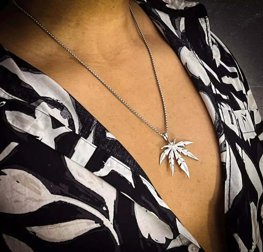THE MEN THING SS Pendant/ Necklace LEAFEN - Alloy Pendant with Stainless Steel 24inch Chain