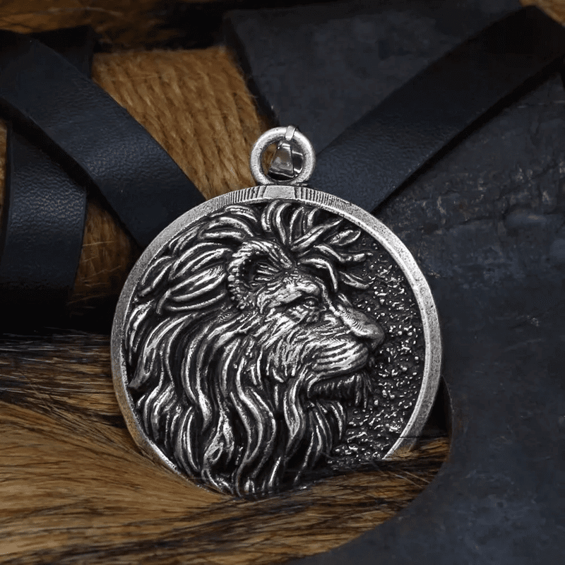THE MEN THING SS Pendant/ Necklace LION KING HEAD - Alloy Pendant with Stainless Steel 24inch Spiga Chain for Men & Boy