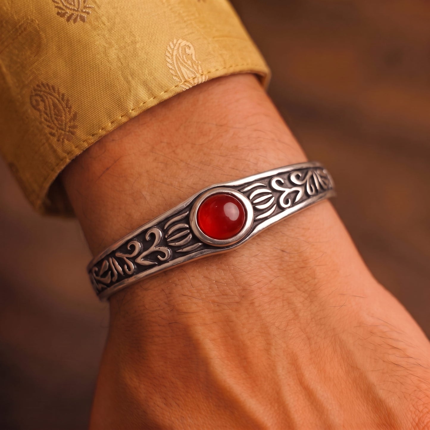 THE MEN THING The Perfect Rakhi Gift For Every Brother – ROZAEL CREST - Premium Genuine Stainless Steel Bracelet With Timeless Style (Adjustable)