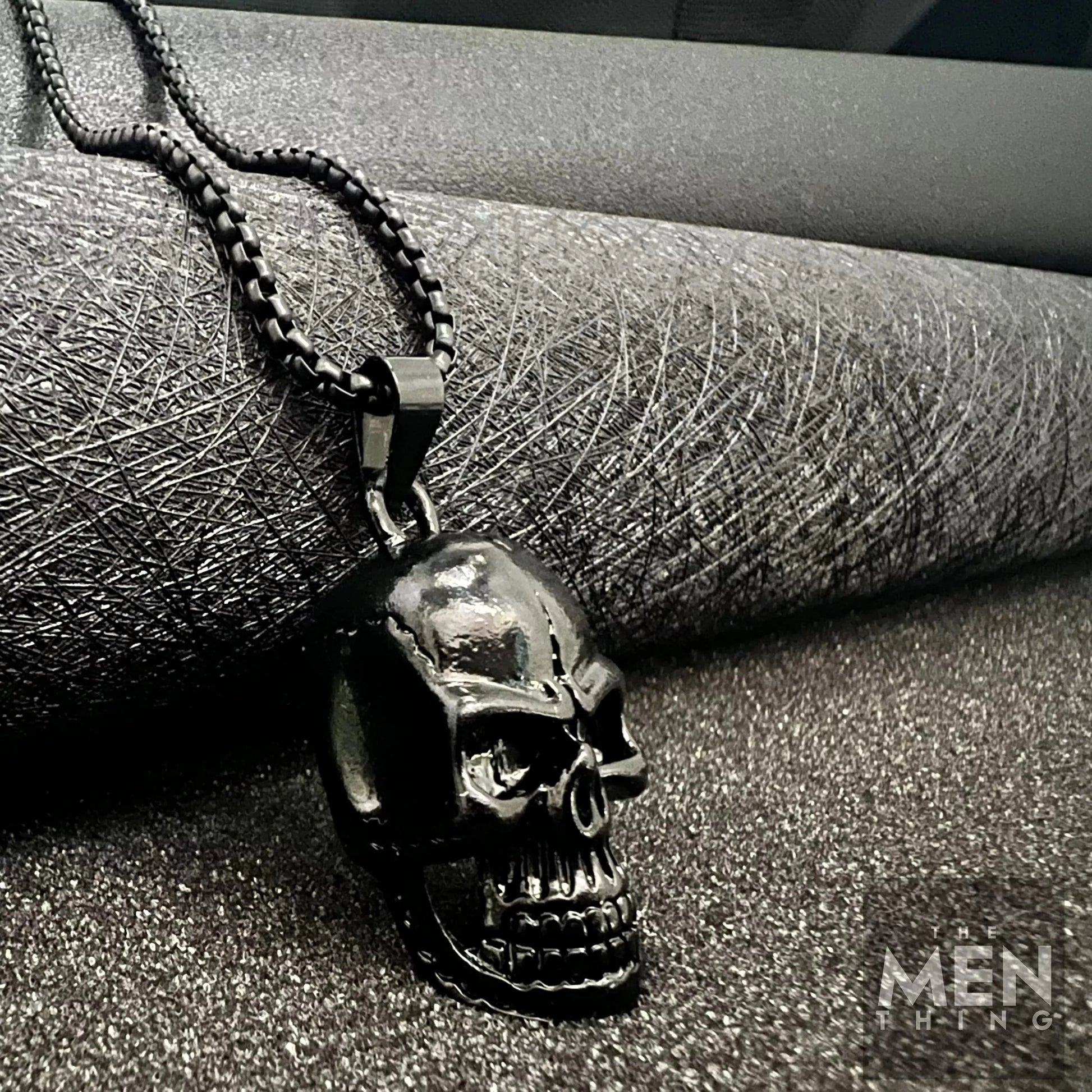 THE MEN THING Alloy Skull Black Pendant with Pure Stainless Steel 24inch Chain for Men, European trending Style - Round Box Chain & Pendant for Men & Boy