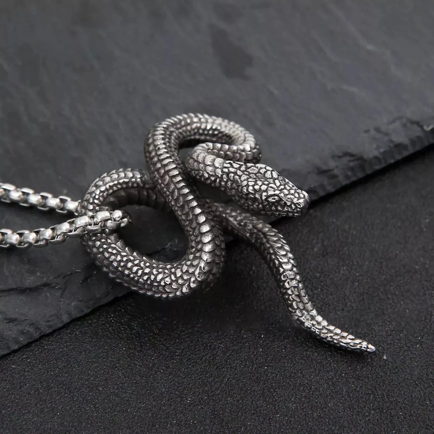 THE MEN THING Alloy Snake Pendant with Pure Stainless Steel 24inch Chain for Men, European trending Style - Round Box Chain & Pendant for Men & Boy