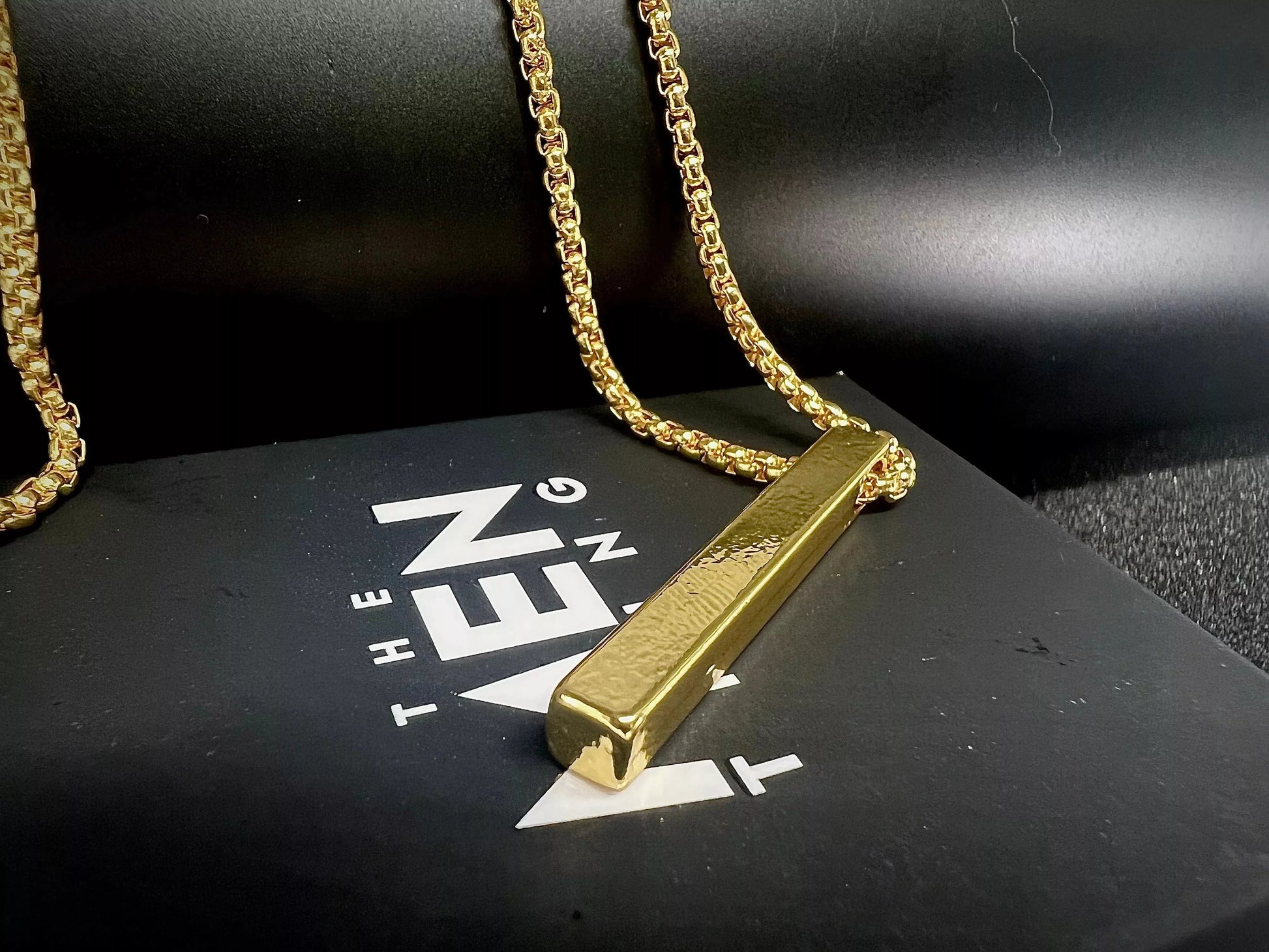 THE MEN THING Alloy Gold Plating Pendant with Pure Stainless Steel24inch Chain for Men, European trending Style - Round Box Chain & Pendant for Men & Boy