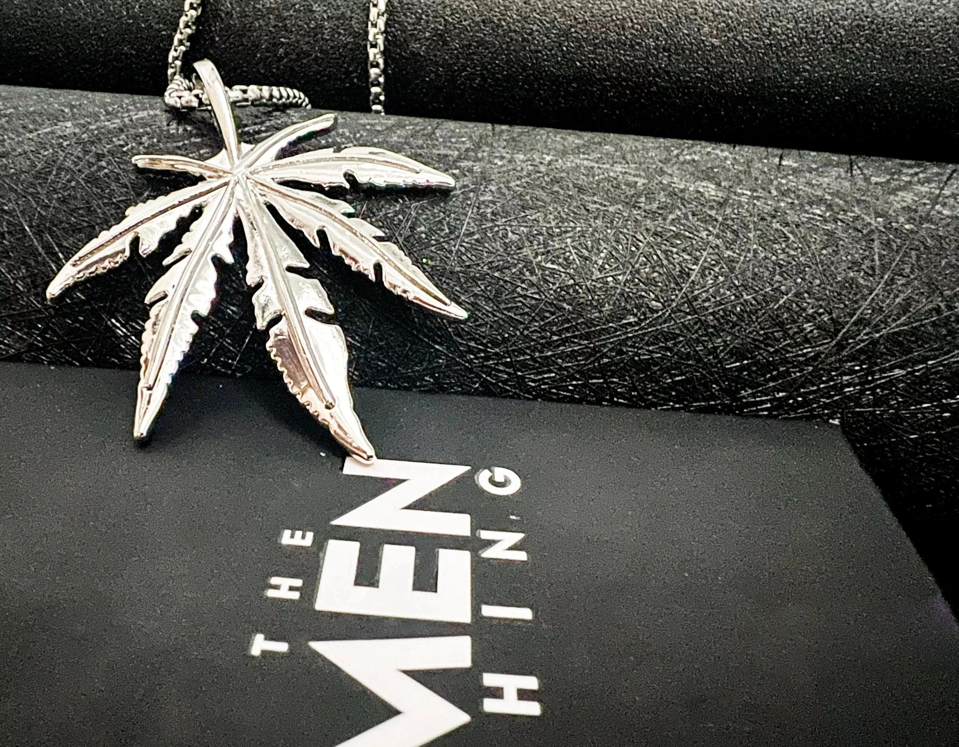 THE MEN THING Alloy Leaves Pendant with Pure Stainless Steel 24inch Chain for Men, Milan trending Style - Round Box Chain & Pendant for Men & Boy
