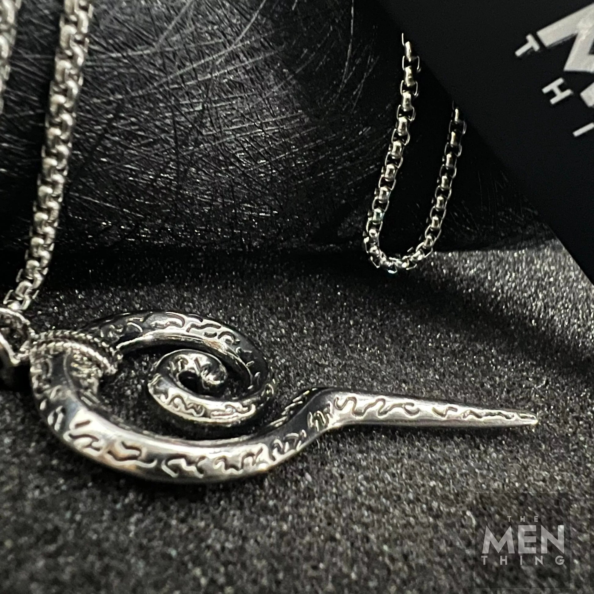 THE MEN THING Alloy Spiral Pendant with Pure Stainless Steel 24inch Chain for Men, European trending Style - Round Box Chain & Pendant for Men & Boy