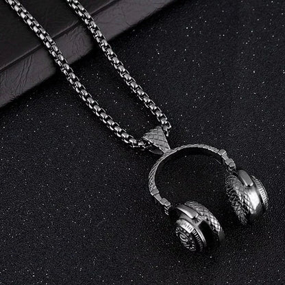 THE MEN THING Alloy Music Headphone Pendant with Pure Stainless Steel 24inch Chain for Men, American trending Style - Round Box Chain & Pendant for Men & Boy