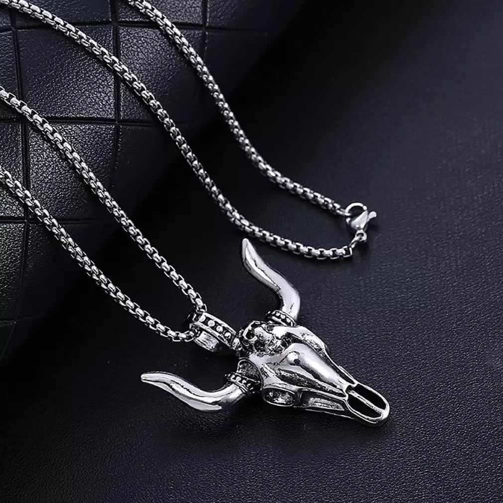 THE MEN THING Alloy Bull Head Pendant with Pure Stainless Steel 24inch Chain for Men, American trending Style - Round Box Chain & Pendant for Men & Boy