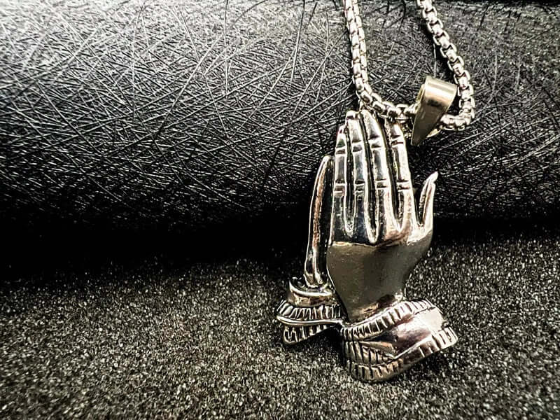 APPLAUD -  Alloy Pendant with Stainless Steel 24inch Round Box Chain, Milan trending Style for Men & Boy - THE MEN THING