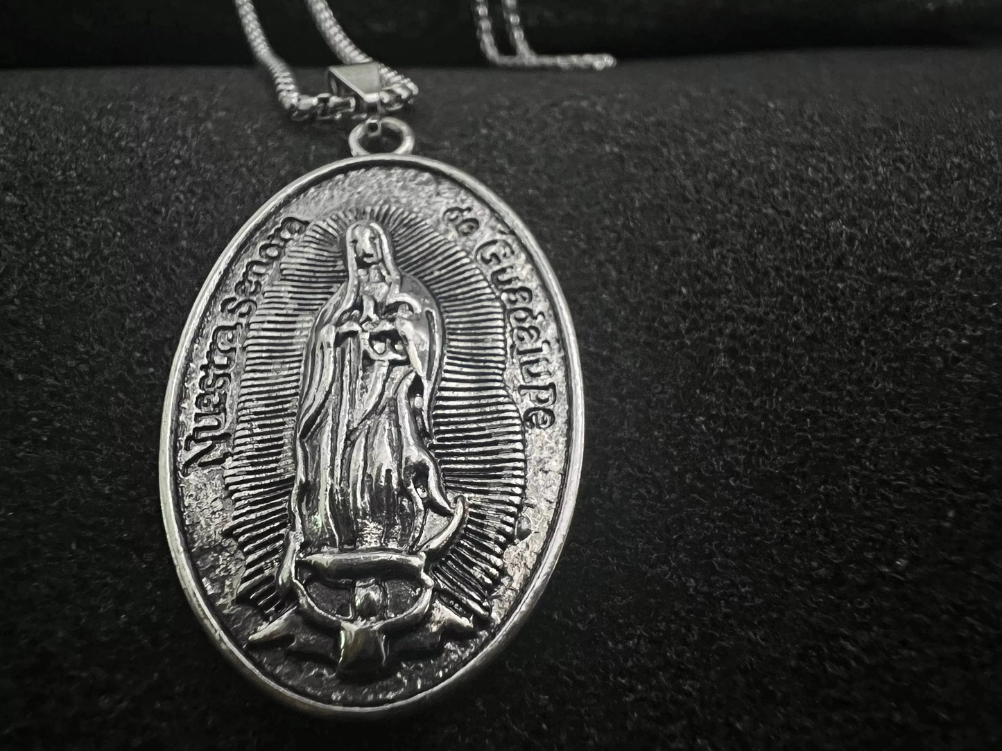 THE MEN THING Alloy Jesus Card Pendant with Pure Stainless Steel 24inch Chain for Men, American trending Style - Round Box Chain & Pendant for Men & Boy