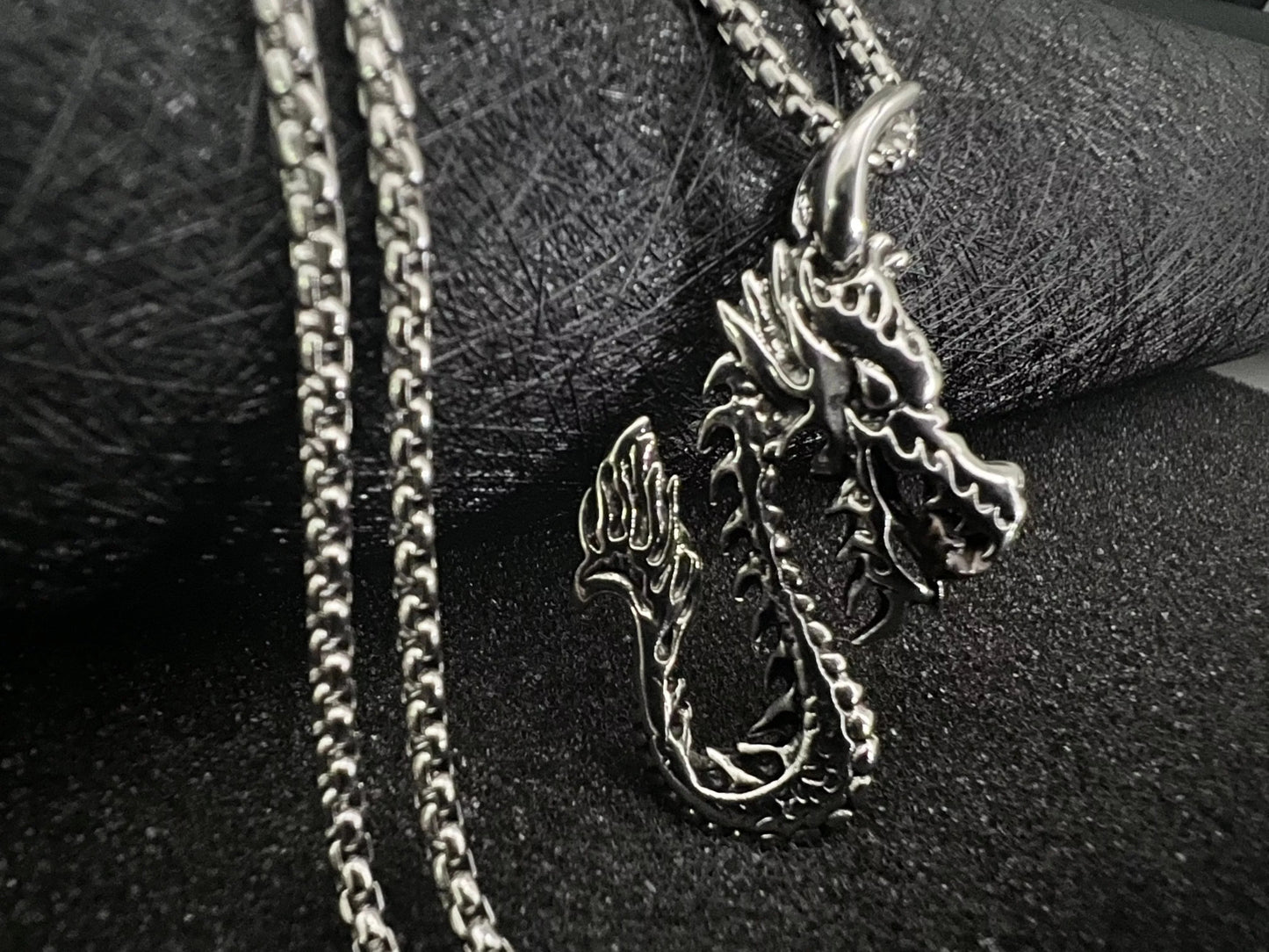 THE MEN THING Alloy Dragon Pendant with Pure Stainless Steel 24inch Chain for Men, American trending Style - Round Box Chain & Pendant for Men & Boy