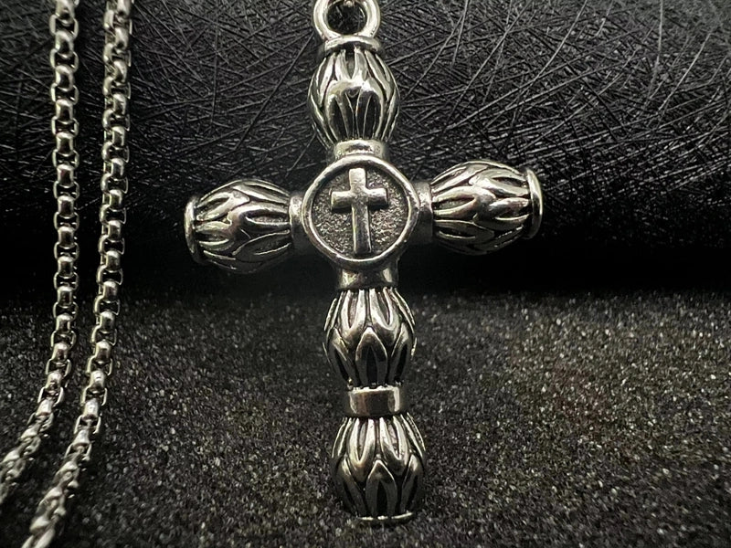 THE MEN THING Alloy Round Cross Pendant with Pure Stainless Steel 24inch Chain for Men, American trending Style - Round Box Chain & Pendant for Men & Boy