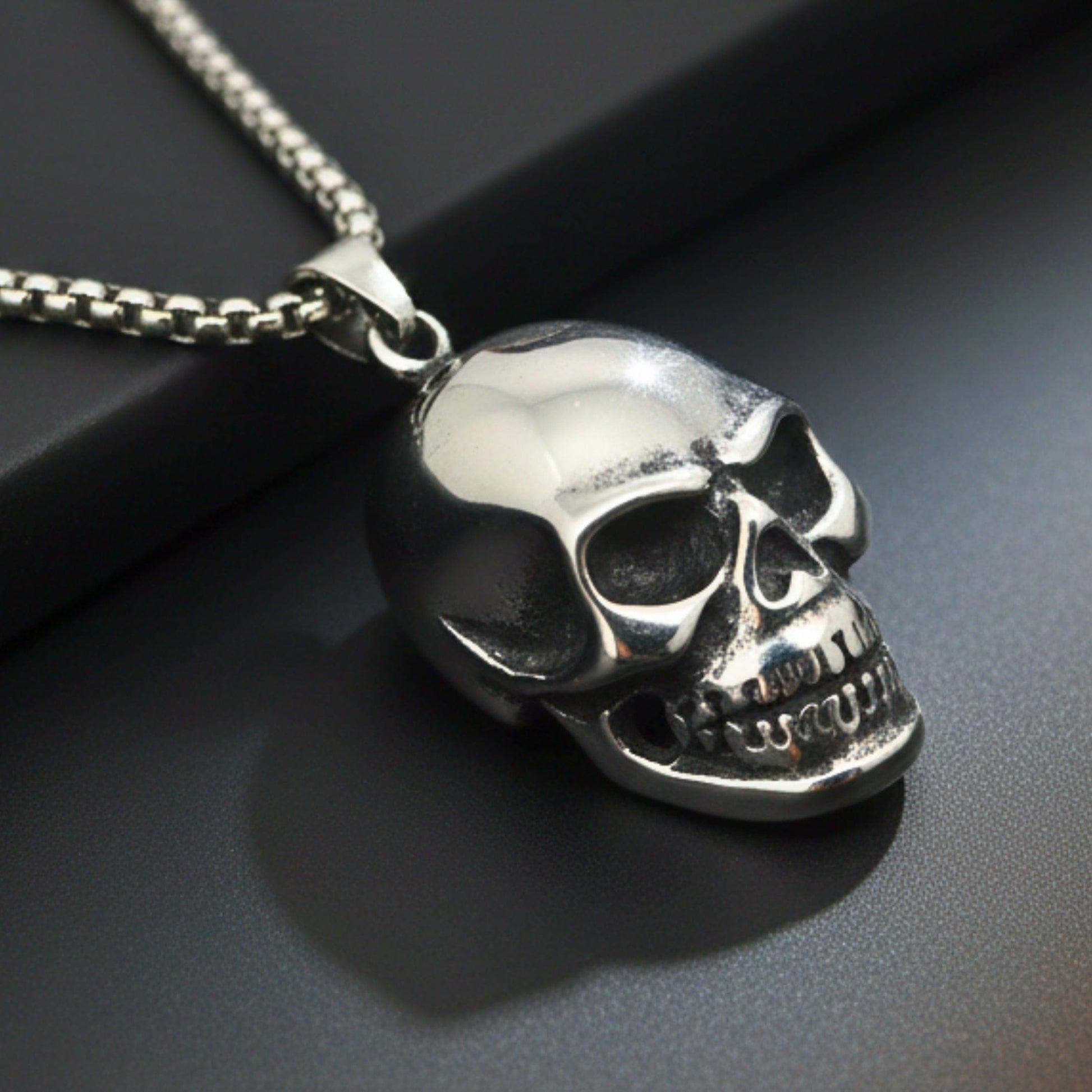 OUTLAW SKULL - 23mm Titanium Steel Pendant with 24inch Round Box 5mm Chain for Men & Boys - THE MEN THING