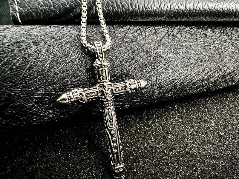 RED INDIAN CROSS - Alloy Pendant with Pure Stainless Steel 24inch Round Box Chain , Milan trending Style for Men & Boy - THE MEN THING