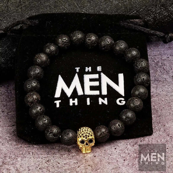 लावा खोपड़ी गोल्ड टोन - प्राकृतिक ज्वालामुखी पत्थर के साथ मोती कंगन - 7 इंच खिंचाव कंगन