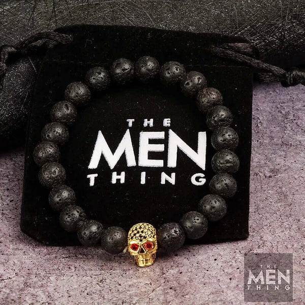 लावा खोपड़ी लाल आँख - प्राकृतिक ज्वालामुखी पत्थर के साथ मोती कंगन - 7 इंच खिंचाव कंगन