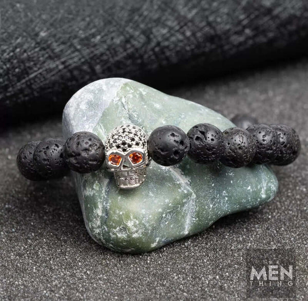 लावा खोपड़ी चांदी टोन - प्राकृतिक ज्वालामुखी पत्थर के साथ मोती कंगन - 7 इंच खिंचाव कंगन