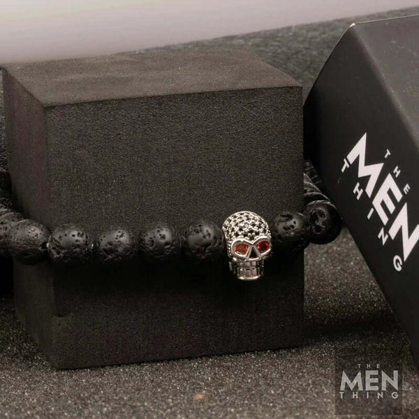 लावा खोपड़ी चांदी टोन - प्राकृतिक ज्वालामुखी पत्थर के साथ मोती कंगन - 7 इंच खिंचाव कंगन