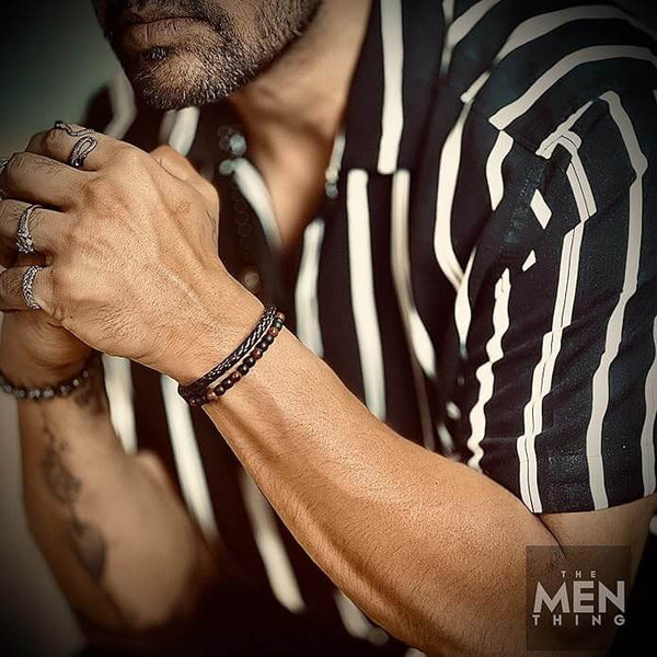 ECLIPSE SAND - पुरुषों और लड़कों के लिए मल्टी-लेयर ब्रेडेड, 100% स्टेनलेस स्टील मैग्नेटिक बकल के साथ यूरोपीय स्टाइल असली लेदर ब्रेसलेट (7 इंच)