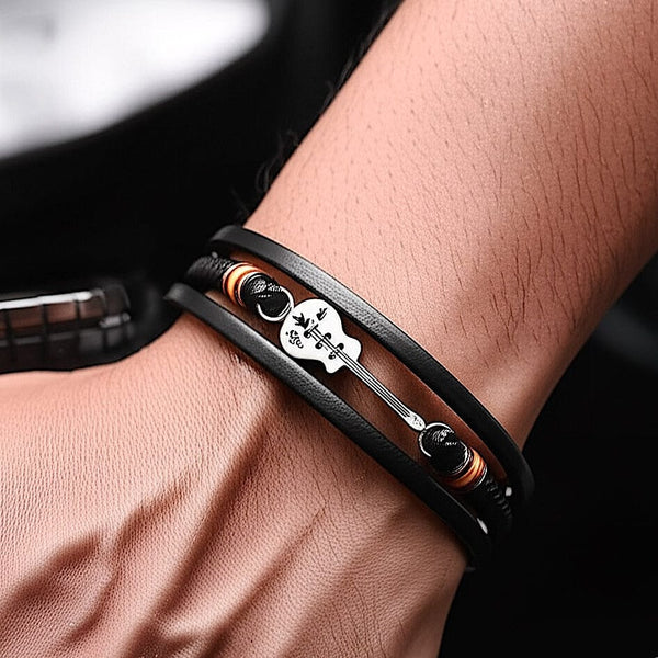 गिटार चार्म काला - पुरुषों और लड़कों के लिए स्टेनलेस स्टील मैग्नेटिक बकल के साथ तीन स्ट्रैंड असली लेदर ब्रेसलेट (8 इंच)