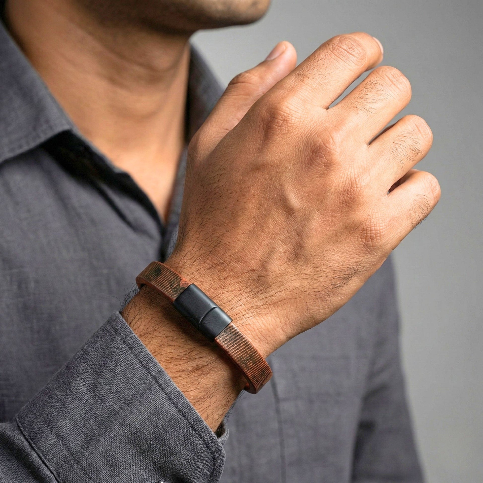 THE MEN THING Leather Bracelet NOIR STRAND - Dark Brown 10mm Genuine Leather Bracelet with Stainless Steel Magnetic Buckle for Men & Boys (8 inch)