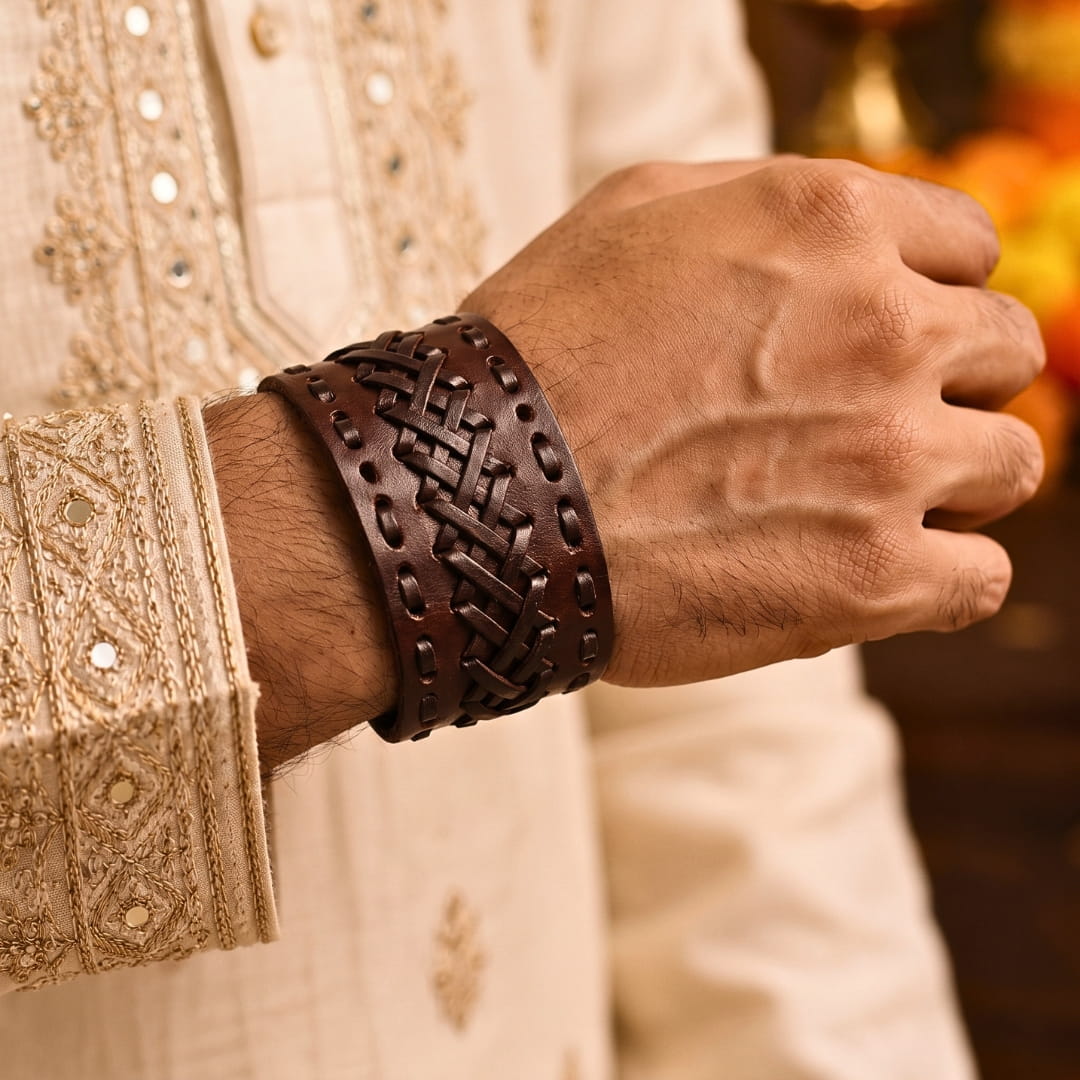 THE MEN THING Leather Bracelet The Perfect Rakhi Gift For Every Brother – VERTEX STRAP BROWN - Premium Leather Bracelets With Timeless Style (8inch)