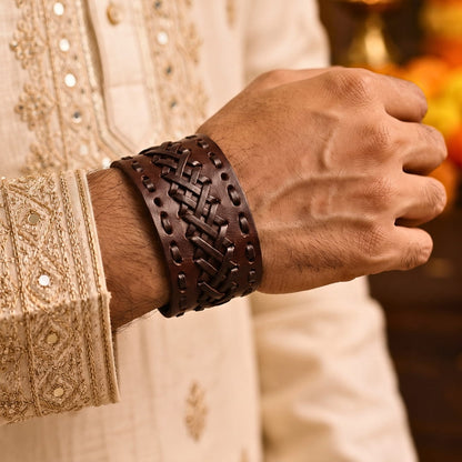 THE MEN THING Leather Bracelet The Perfect Rakhi Gift For Every Brother – VERTEX STRAP BROWN - Premium Leather Bracelets With Timeless Style (8inch)