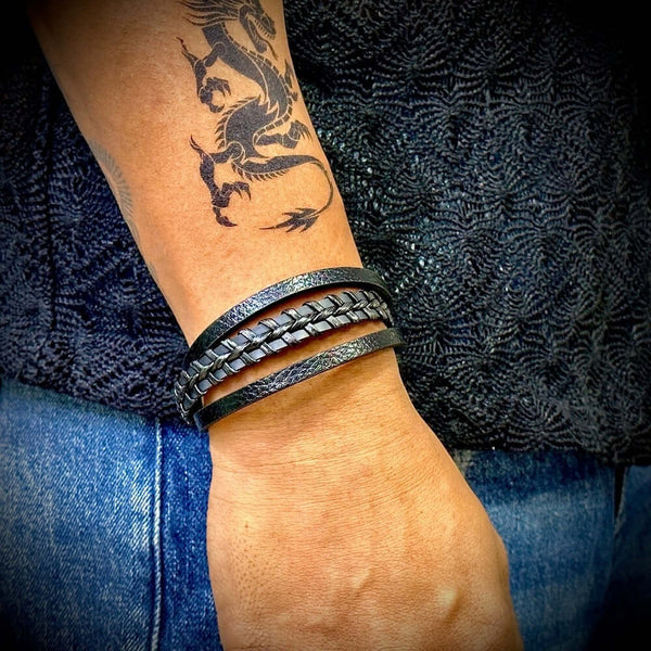 TRI-PLY - पुरुषों और लड़कों के लिए मल्टी-लेयर ब्रेडेड, 100% स्टेनलेस स्टील मैग्नेटिक बकल के साथ यूरोपीय स्टाइल असली लेदर ब्रेसलेट (8.5 इंच)