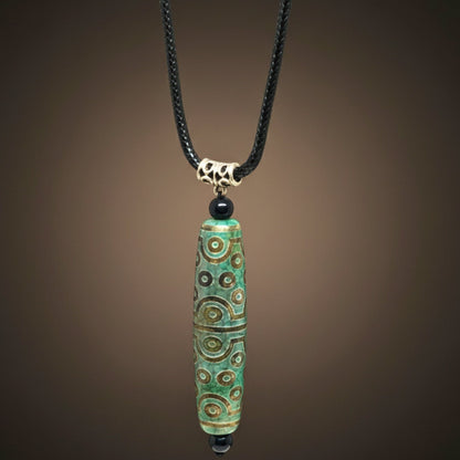 THE MEN THING Leather Necklace Verdant Guardian – 3-Inch Natural Crystal Pendant with 28-Inch Leather Rope for Men & Boys