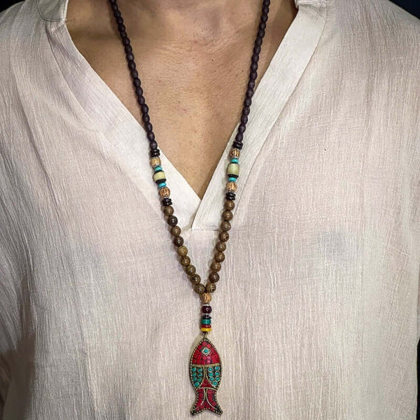 बोहेमियन वुड फिश - हॉर्न फिश पेंडेंट के साथ हस्तनिर्मित लकड़ी के मनके का हार, पुरुषों और लड़कों के लिए लंबा हार (36 इंच)