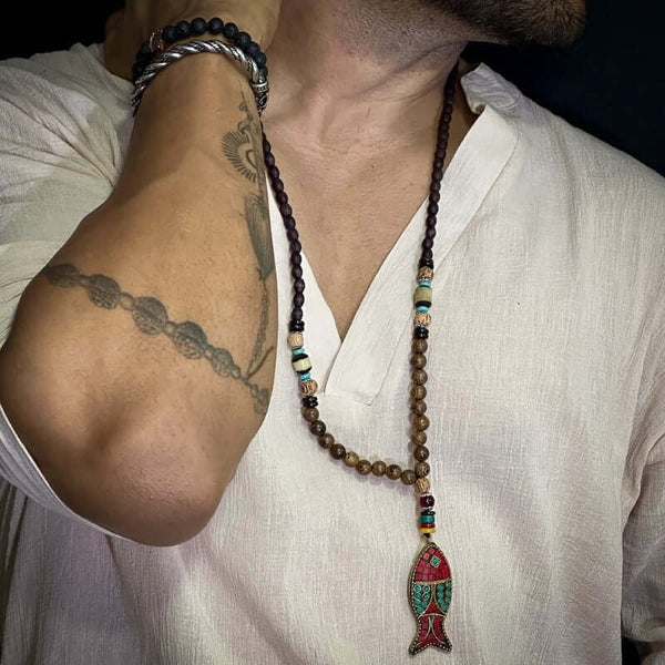बोहेमियन वुड फिश - हॉर्न फिश पेंडेंट के साथ हस्तनिर्मित लकड़ी के मनके का हार, पुरुषों और लड़कों के लिए लंबा हार (36 इंच)