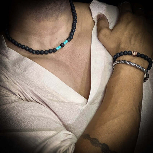 कूल फैब लैगून - प्राकृतिक काला लावा स्टोन नीले मोती के हार के साथ पुरुषों और लड़कों के लिए (एडजस्टेबल केबल चेन के साथ 21 इंच)