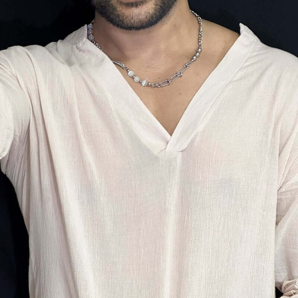 मोतीयुक्त मिश्रण - पुरुषों और लड़कों के लिए स्टील चेन के साथ जुड़े स्टाइलिश ट्रिगॉन मोती हार (22 इंच)