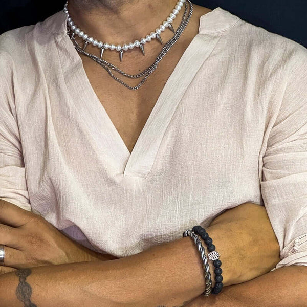 प्रिज्मेटिक पर्ल आर्मरी - पुरुषों और लड़कों के लिए स्टेनलेस स्टील क्यूबन चेन स्पाइक्स पेंडेंट नेकलेस के साथ पर्ल नेकलेस (18 - 21 इंच)