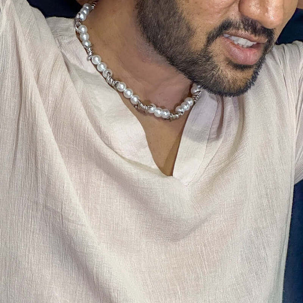 ट्विस्टेड नॉट - पुरुषों और लड़कों के लिए इटैलियन स्टाइल पर्ल विद ट्विस्ट मेटल नॉट चोकर नेकलेस (20 इंच)