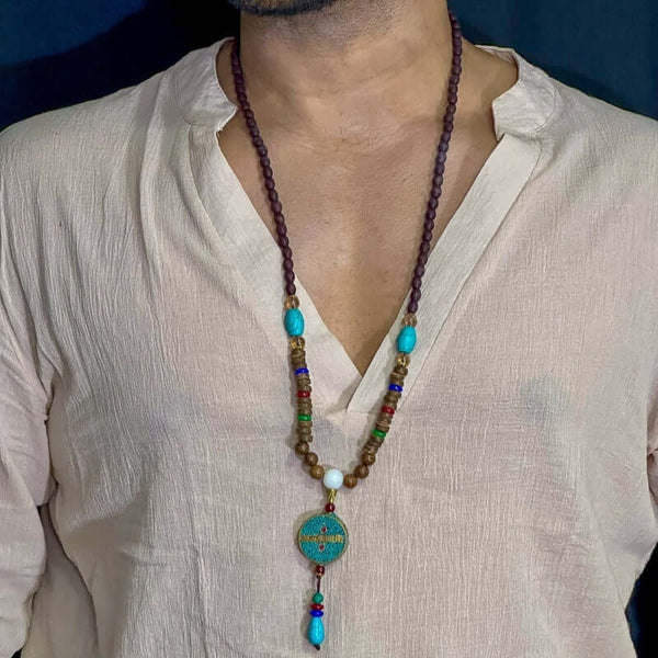VERDANT - पुरुषों और लड़कों के लिए नीले पेंडेंट के साथ स्टाइलिश लकड़ी के मनके का लंबा हार (36 इंच)