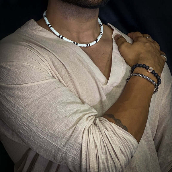 सफेद मिट्टी की अपील - मनका हार - पुरुषों और लड़कों के लिए काले और सफेद मनका हार (समायोज्य केबल श्रृंखला के साथ 20 इंच)