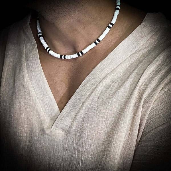 सफेद मिट्टी की अपील - मनका हार - पुरुषों और लड़कों के लिए काले और सफेद मनका हार (समायोज्य केबल श्रृंखला के साथ 20 इंच)