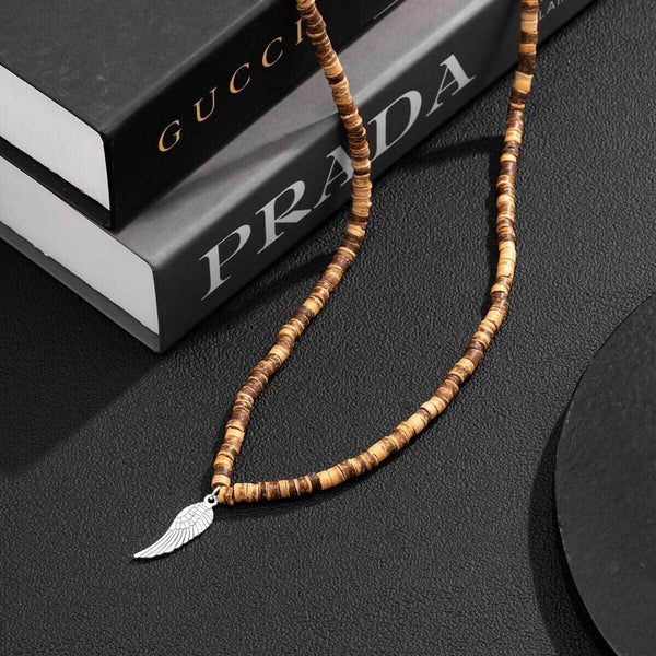 वाइल्डवुड बोहो - पुरुषों और लड़कों के लिए लकड़ी के मनके के साथ पंख पेंडेंट पुरुषों का हार (24 इंच)