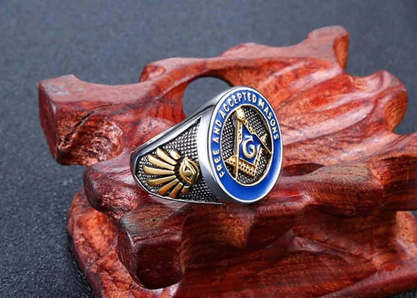 मेसोनिक सिग्नेट - पुरुषों के लिए शुद्ध टाइटेनियम रिंग, लक्जरी स्टाइल, ब्लू गोल्ड टोन (साइज़: 17-21- 24)