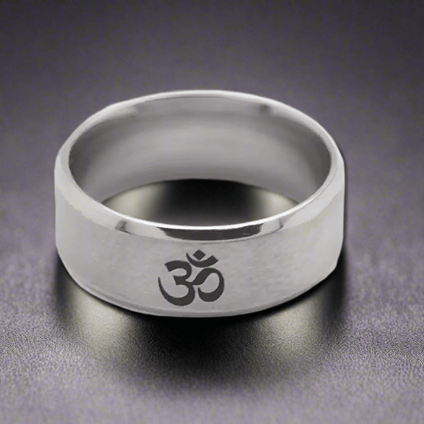 ओम सिल्वर - पुरुषों और लड़कों के लिए टाइटेनियम स्टील की अंगूठी (साइज़ : 22)