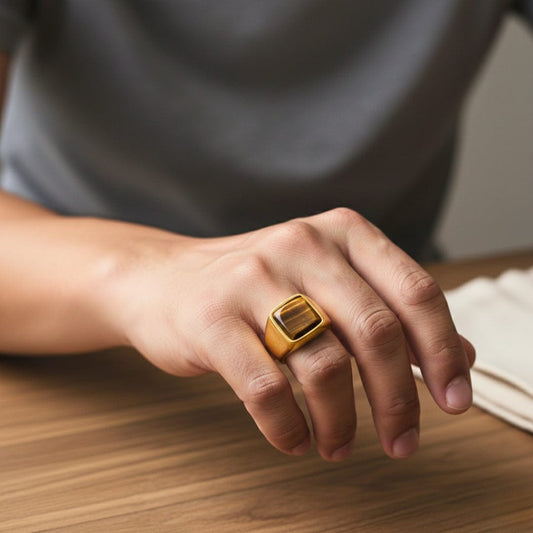 THE MEN THING Rings Royal Series - AMBERSTONE CREST RING - Pure Stainless Steel Men’s Gold-Plated Ring – Statement Luxury Jewelry (Size : 16-21-26)