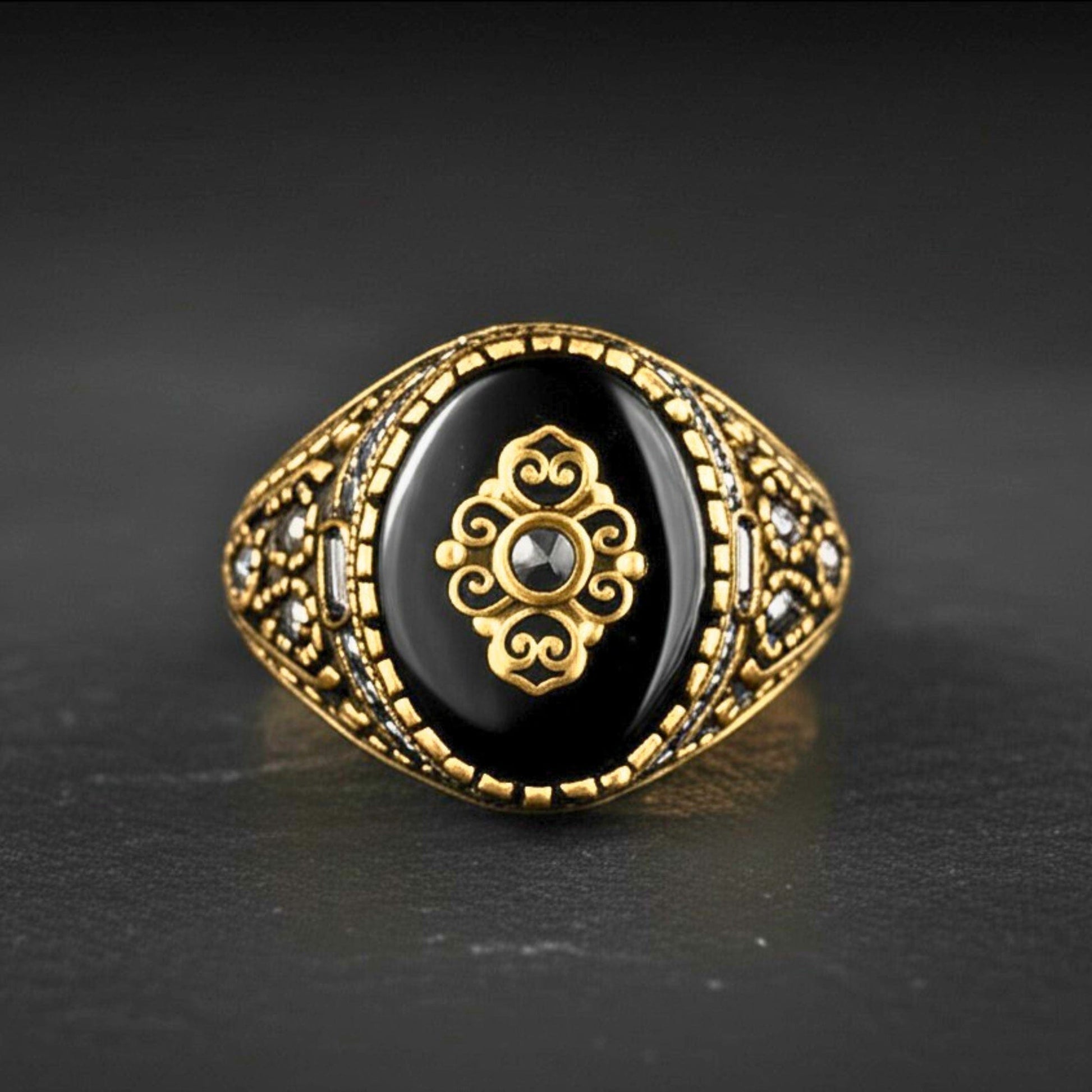 THE MEN THING Rings Royal Series - MAJESTIC ONYX RING - Pure Stainless Steel Men’s Gold-Plated Ring – Statement Luxury Jewelry (Size : 17-22-28)