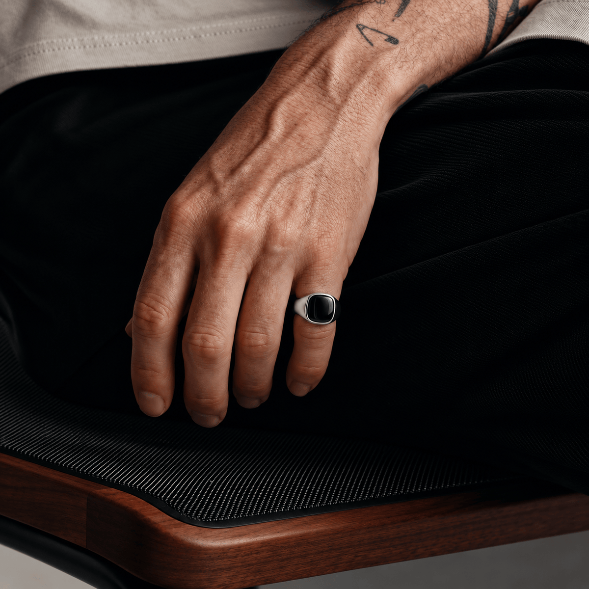 THE MEN THING Rings SHADOW SIGNET - Pure Stainless Steel Men’s Steel Plated Ring (Size : 17-21 )
