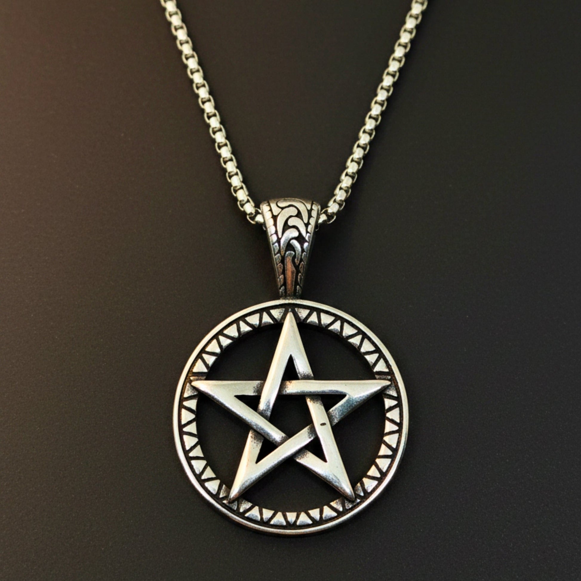 THE MEN THING SS Pendant/ Necklace ARCANE STAR - 34mm Titanium Steel Pendant with 24inch Round Box 4mm Chain for Men & Boys