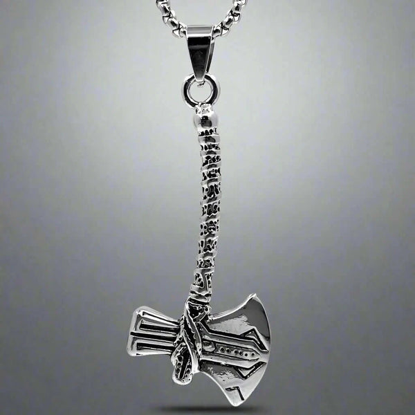 వంగిన గొడ్డలి - స్టెయిన్‌లెస్ స్టీల్ 24 అంగుళాల రౌండ్ బాక్స్ చైన్‌తో అల్లాయ్ లాకెట్టు, పురుషులు & అబ్బాయిల కోసం మిలన్ ట్రెండింగ్ స్టైల్