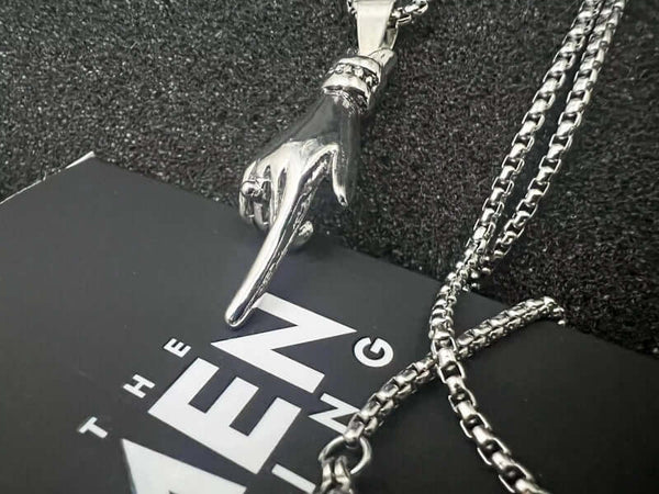 సంజ్ఞ - స్వచ్ఛమైన స్టెయిన్‌లెస్ స్టీల్ 24 అంగుళాల రౌండ్ బాక్స్ చైన్‌తో అల్లాయ్ లాకెట్టు, పురుషులు & అబ్బాయిల కోసం అమెరికన్ ట్రెండింగ్ స్టైల్