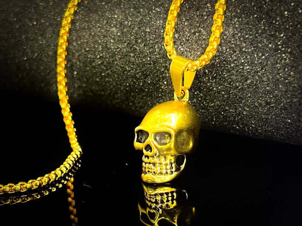 गिल्डस्कल (गोल्ड टोन) - शुद्ध स्टेनलेस स्टील 24 इंच गोल बॉक्स चेन के साथ मिश्र धातु पेंडेंट, पुरुषों और लड़कों के लिए यूरोपीय ट्रेंडिंग स्टाइल