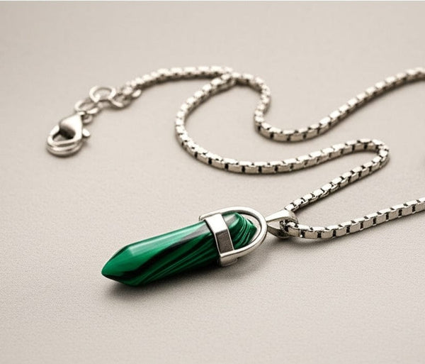 గ్రీన్ లావా వారియర్ - పురుషుల కోసం స్వచ్ఛమైన స్టెయిన్‌లెస్ స్టీల్ 24 అంగుళాల చైన్‌తో కూడిన స్పానిష్ స్టైల్ నెక్‌వేర్- పురుషులు & అబ్బాయిల కోసం రౌండ్ బాక్స్ చైన్ & లాకెట్టు